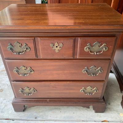 Link-Taylor nightstand, dove tail, 3 drawer (2 in this auction)