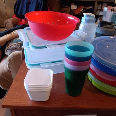 LARGE ASSORTMENT OF FOOD STORAGE CONTAINERS