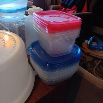 LARGE ASSORTMENT OF FOOD STORAGE CONTAINERS