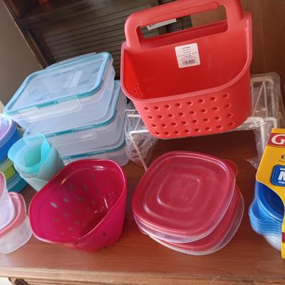 LARGE ASSORTMENT OF FOOD STORAGE CONTAINERS