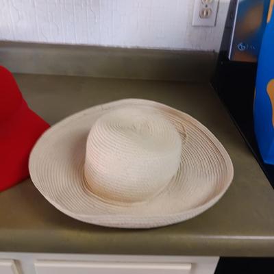 LADIES LEATHER COAT AND 2 HATS