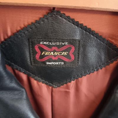 LADIES LEATHER COAT AND 2 HATS