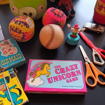 "WHERE'S THE BEEF?" MASK AND VARIOUS OTHER TOYS