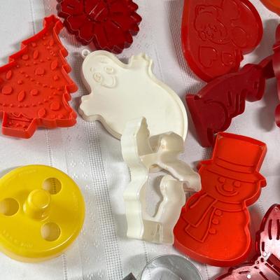 Tupperware & other cookie cutters