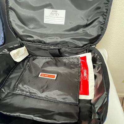 Pyrex dishes w/ travel cases