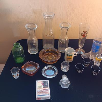 LARGE AMOUNT OF BAR GLASSES, ASHTRAYS AND CARAFES