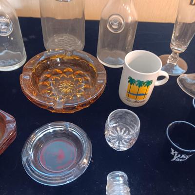 LARGE AMOUNT OF BAR GLASSES, ASHTRAYS AND CARAFES