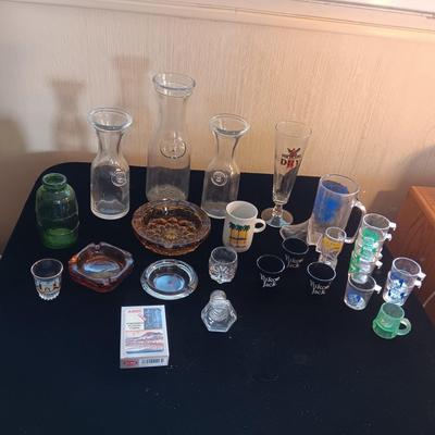 LARGE AMOUNT OF BAR GLASSES, ASHTRAYS AND CARAFES