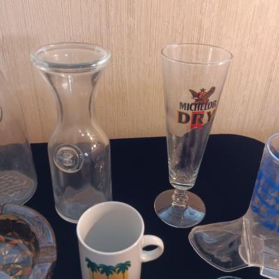 LARGE AMOUNT OF BAR GLASSES, ASHTRAYS AND CARAFES