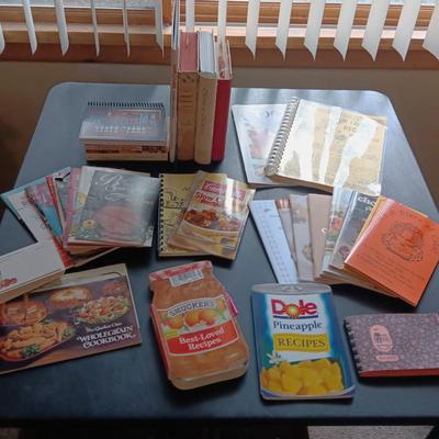 COOK BOOKS & RECIPE PAMPHLETS