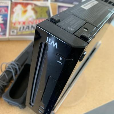 Wii Model RVL-001 System Accessories & Games