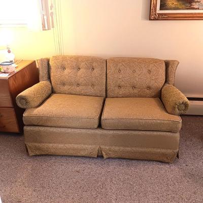 GOLD TONE LOVE SEAT