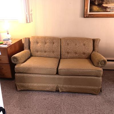 GOLD TONE LOVE SEAT