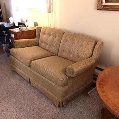 GOLD TONE LOVE SEAT