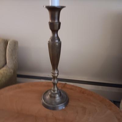 WEIMAN KAMEO OVAL TABLE W/BRASS TABLE LAMP