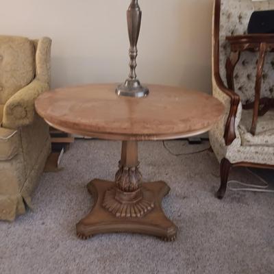 WEIMAN KAMEO OVAL TABLE W/BRASS TABLE LAMP