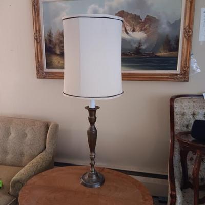 WEIMAN KAMEO OVAL TABLE W/BRASS TABLE LAMP