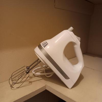 KITCHEN AID HAND MIXER AND 2 PITCHERS