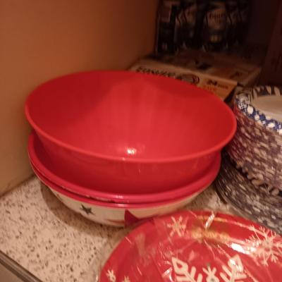 DISPOSABLE PLATES, BAKEWARE AND NAPKINS PLUS PLASTIC BOWLS
