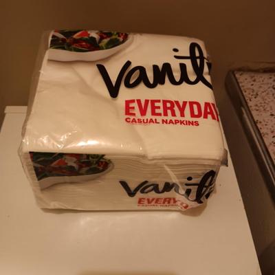 DISPOSABLE PLATES, BAKEWARE AND NAPKINS PLUS PLASTIC BOWLS