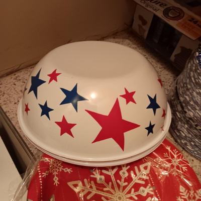 DISPOSABLE PLATES, BAKEWARE AND NAPKINS PLUS PLASTIC BOWLS