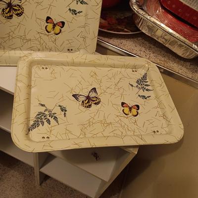 2 SMALL SHELVES AND 2 FOLDING LAP TABLES