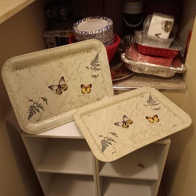 2 SMALL SHELVES AND 2 FOLDING LAP TABLES