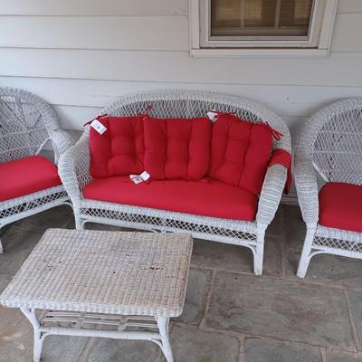 4 pc Wicker set with cushions