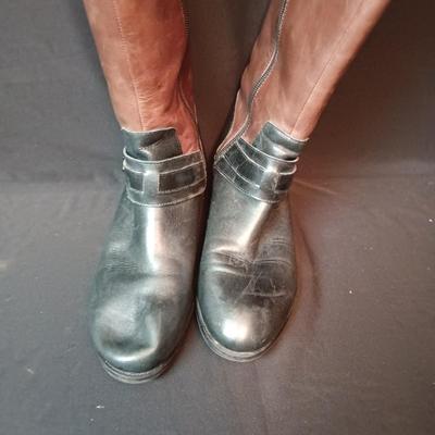 LIKE NEW RALPH LAUREN LEATHER BOOTS SIZE 7B