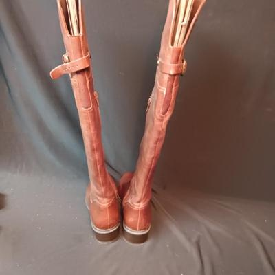 LIKE NEW LEATHER BOOTS