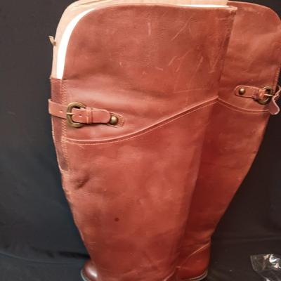 LIKE NEW LEATHER BOOTS