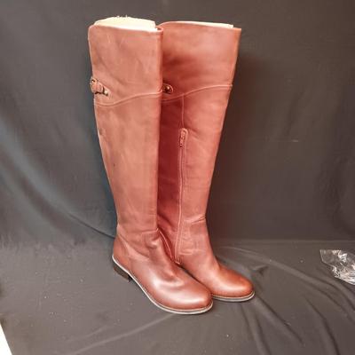 LIKE NEW LEATHER BOOTS