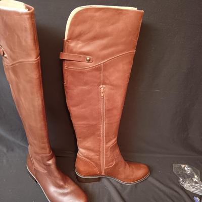 LIKE NEW LEATHER BOOTS