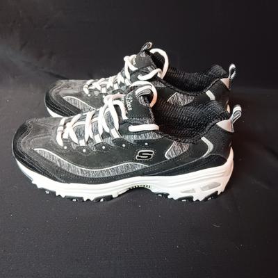 LIKE NEW SKECHERS AIR COOLED MEMORY FOAM SHOES