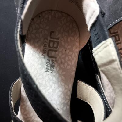 LIKE NEW JBU DRESSY SANNDALS