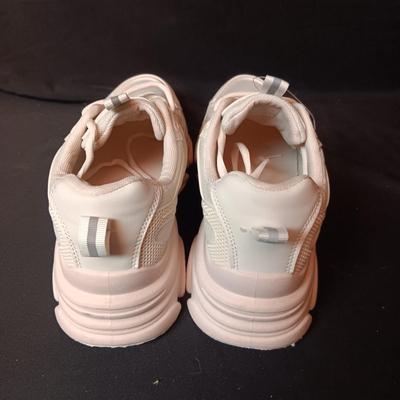 LIKE NEW MADDEN GIRL WALKING SHOES