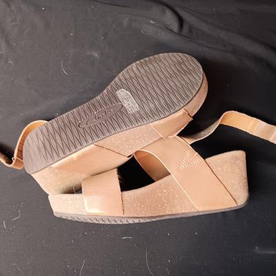 LIKE NEW CLARK'S COLLECTION LADIES SANDALS