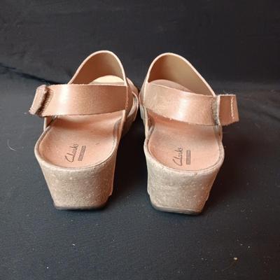 LIKE NEW CLARK'S COLLECTION LADIES SANDALS