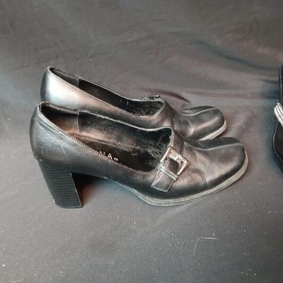 MERONA DRESS SHOES SIZE 7 AND MOUNTAIN SOLE SANDALS SIZE 6