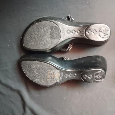 MERONA DRESS SHOES SIZE 7 AND MOUNTAIN SOLE SANDALS SIZE 6