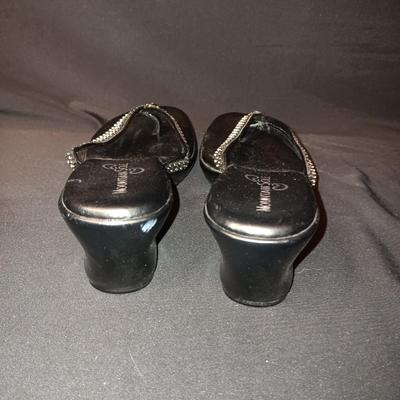 MERONA DRESS SHOES SIZE 7 AND MOUNTAIN SOLE SANDALS SIZE 6