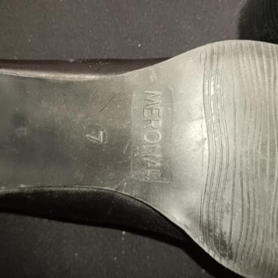 MERONA DRESS SHOES SIZE 7 AND MOUNTAIN SOLE SANDALS SIZE 6