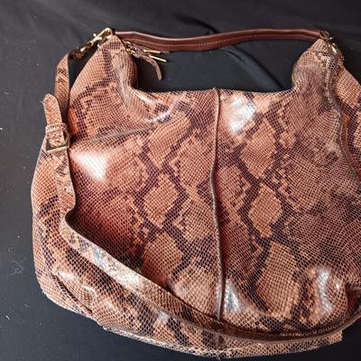 GILI GENUINE LEATHER PURSE