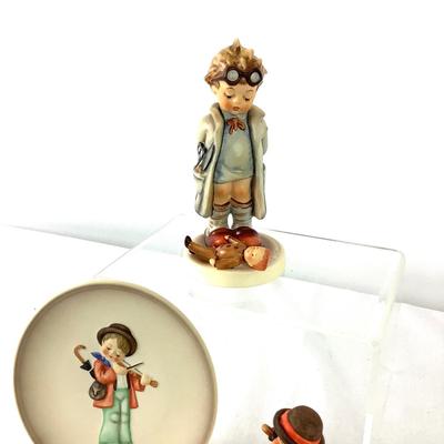 1064 Vintage Hummel Figures & Decorative Plate Doctor Little Fiddler