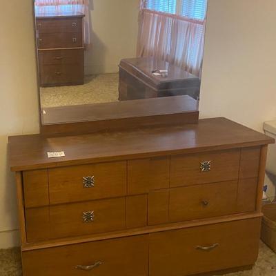 Vintage Dresser w/Mirror