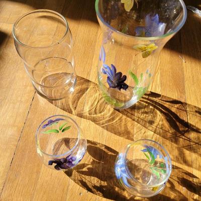 2 handpaint3d glasses, 1 matching vase and additional vase