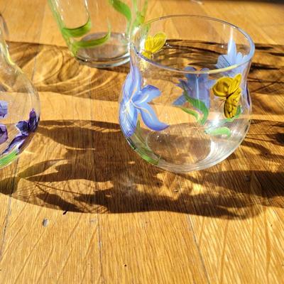 2 handpaint3d glasses, 1 matching vase and additional vase