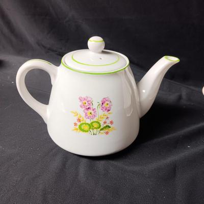 2 TEAPOTS