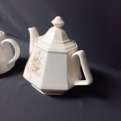 2 TEAPOTS