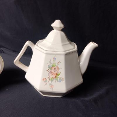 2 TEAPOTS